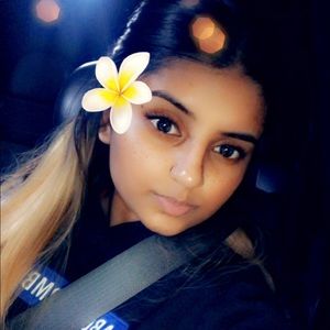 Meet your Posher, Faresha